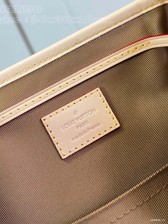 WIS LOUIS VUITTON MONTSOURIS PM 0226